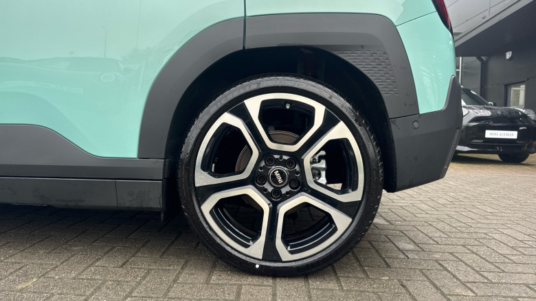 MINI Aceman 135kW E Classic 43kWh 5dr Auto Electric Hatchback